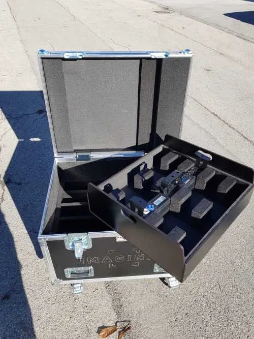 flight case per corpi illuminanti con interni rimossi
