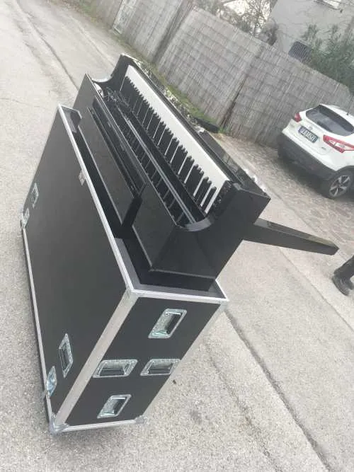 flight case con pianoforte