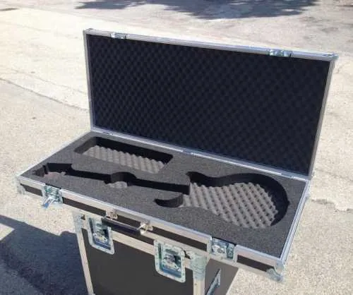 flight case con interni sagomati per chitarra